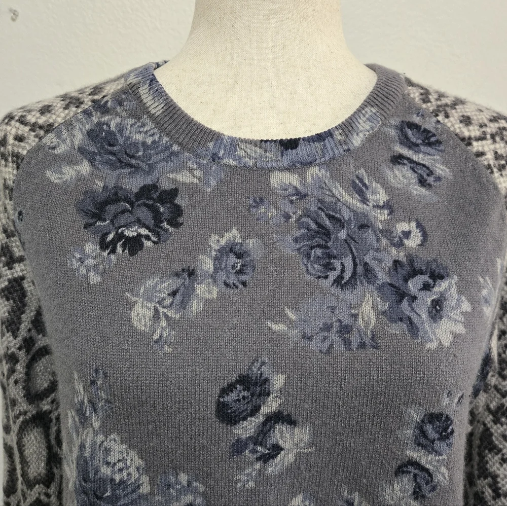 EQUIPMENT FEMME 100% Cashmere Gray Blue Floral Sweater Snake Print Sleeves Large - Picture 2 of 16
